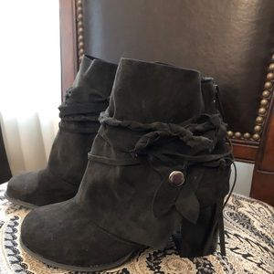 Boots brand new